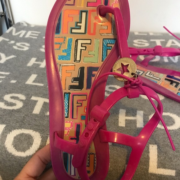❤️SOLD❤️% Authentic Fendi Pink Rubber Sandals - Picture 7 of 8